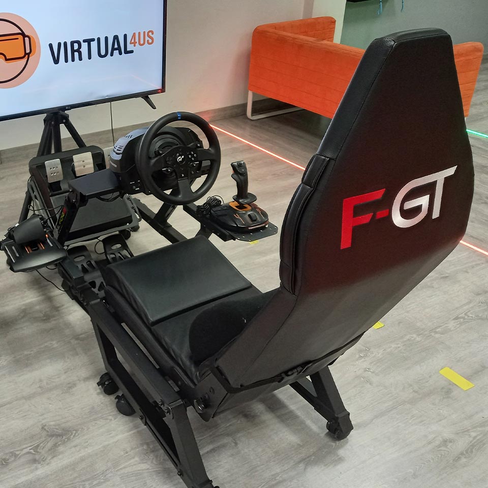 Puesto cockpit de simracing o simulador de conducción de realidad virtual para celebrar cumpleaños